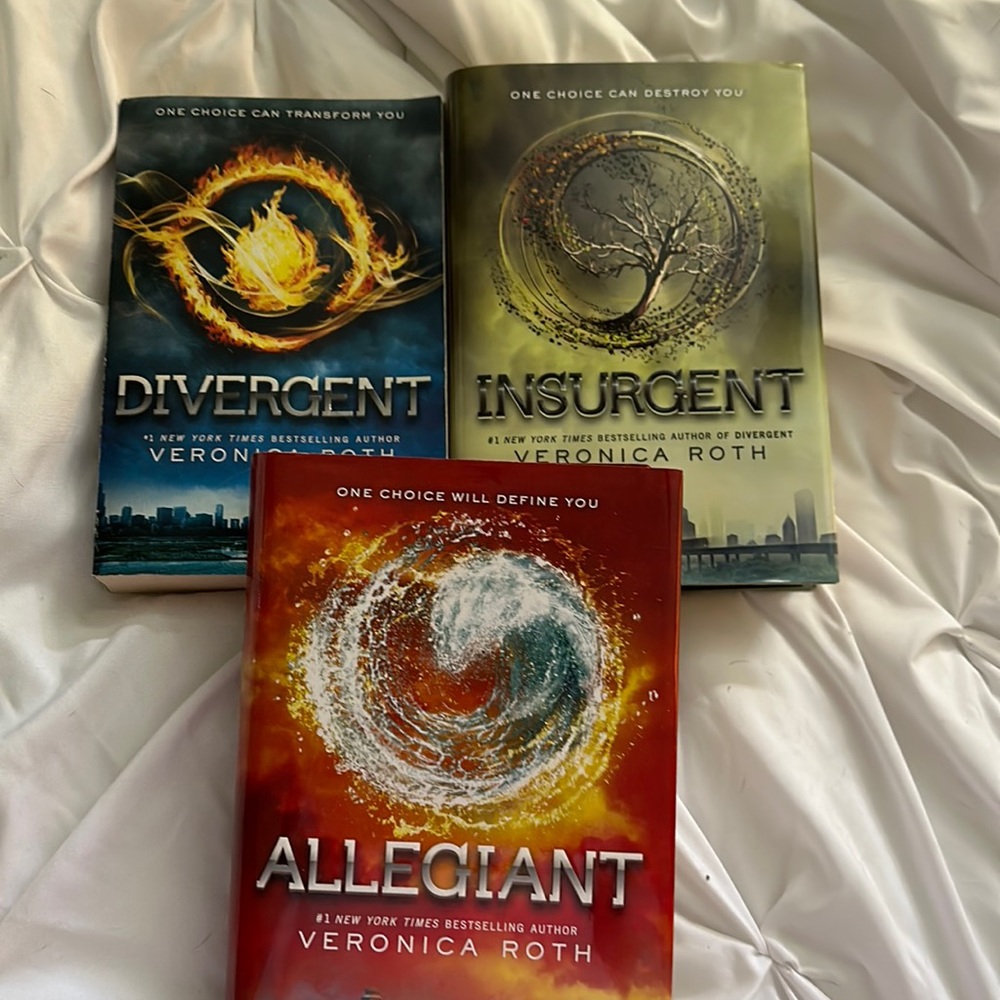 DIVERGENT, INSURGENT, & ALLEGIANT BOOK SERIES